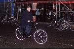 Amsterdam 1 november 1999
Tuschinski theater
Premiere DO NOT DISTURB
FELIX ROTTENBERG op de fiets