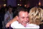 Naarden Vesting 1-11-1999
FRANK WISSE omhelst zijn vrouw CAROLINE TENSEN
verliefd