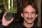Amsterdam 1 november 1999
Tuschinski theater
Premiere DO NOT DISTURB
JOHAN VLEMMIX met 100 gulden munt van Big Brother