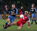 Eindhoven 26 oktober 1999
PSV-Bayern Munchen, eindstand
Mark v bommel in duel met Stefan Effenberg