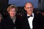 Scheveningen 21 November 1999
Premiere van de musical Elisabeth in het circustheater in Scheveningen.
Paul Nouwen met zijn vriendin.