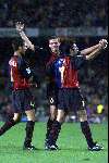 Barcelona, 23 oktober 1999
FC Barcelona-Athletic de Bilbao, 4-0
Phillip Cocu heeft 1-0 gescoord en wordt gefeliciteerd door FIGO en GUARDIOLA