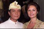 Den Haag 4 november 1999
Uitreiking boek PIERRE WIND
Sandra Masmeijer met Lonny