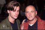 Amsterdam 1 november 1999
Tuschinski theater
Premiere DO NOT DISTURB
SERGE HENRI VALCKE met zijn vriend