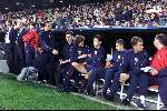 Barcelona, 23 oktober 1999
FC Barcelona-Athletic de Bilbao, 4-0
De spelersbank van FC Barcelona van l.n.r.: Louis v Gaal, Ronald Koeman, Frans Hoek, boudewijn Zenden,Ruud Hesp, Pujol, Jarri Litmanen, Simao en ronald de Boer