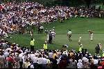 Kuala Lumpur Maleisie 20 November 1999
World Cup Golf 1999
Tiger Woods met veel publiek op hole 18
Op de The Mines Resort City Golfclub
Golfen Maleisie