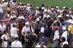 Kuala Lumpur Maleisie 20 November 1999
World Cup Golf 1999
Tiger Woods met veel publiek en politie na afloop van de derde ronde. Security  Beveiliging
Op de The Mines Resort City Golfclub
Golfen Maleisie