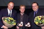 Amsterdam 8 november 2000
Uitreiking CD Toon Hermans in Carre Adam.
Maurice en Gaby Hermans
Maurice met Gaby en de pianist van hun vader Bert v d Brink