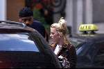 AMSTERDAM 4 november 2000
Britney Spears verlaat met bodygard hotel The Grand.