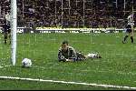 Eindhoven, 12 november 2000.
PSV-Feyenoord, eindstand 1-0
Doelman Dudek is verslagen door Arnold Bruggink