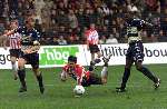 Eindhoven, 12 november 2000.
PSV-Feyenoord, eindstand 1-0
Kezman wordt onderuit gehaald door Ulrich v Gobbel
Links Paul Bosvelt  overtreding