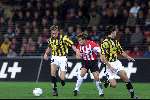 Eindhoven 1 november 2000
PSV-Vitesse 2-0
Joonas Kolkka in duel met Tim Cornelisse