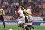 AMSTERDAM 18 NOVEMBER 2001
AJAX-NAC 1-3
Wamberto in duel met Csaba Feher
