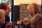 Amsterdam 16 November 2001
Gordon en Estelle Gullit tijdens lunch.