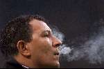 AMSTERDAM 18 NOVEMBER 2001
AJAX-NAC 1-3
Henk ten Cate een sigaret rokend