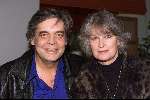 HILVERSUM 29 NOVEMBER 2001
UITREIKING BOEKRADIOPROGRAMMA HERMAN STOK IN HET OMROEPMUSEUM.
Johnny Lion met vrouw