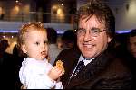 Badhoevedorp 22 november 2001
Presentatie van de nieuwe DVD van Lee Towers.
Lee Towers met kleinzoon