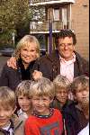 Amersfoort 4 november 2001
Premier Peter Pan met Peter Faber en Vera Mann
Monique v d Ven en Edwin de Vries met hun zoontje en 8 andere kinderen