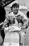 Paul de Leeuw op een scooter tijdesn AVRO Sterrenslag 1987