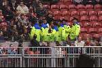 AMSTERDAM 18 NOVEMBER 2001
AJAX-NAC 1-3
politie op de hoofdtribune
Vechtpartij