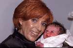 VELDHOVEN 3 NOVEMBER 2001
Threa  Dobbs met kleindochter.