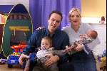 Fijnaart 10 Oktober 2002
Geboorte zoon van Mariska Bauer en Frans Bauer.
Op de foto met hun pas geborene Jan en hun oudste zoon..