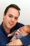 Fijnaart 10 Oktober 2002
Geboorte zoon van Mariska Bauer en Frans Bauer.
Op de foto met hun pas geborene Jan en hun oudste zoon..