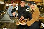 Rosmalen 19 oktober 2002
Corry Konings en Johan Heuser bij Mc Donalds werken