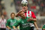 Eindhoven 17 november 2002
PSV-Feyenoord 1-2
Rzasa in duel met Jan Vennegoor of Hesselink