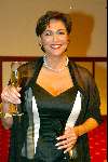 Garderen 23 november 2002
Juwelen en Horlogeshow van Ibink Juwelen .
Tineke Verburg met glaasje champagne