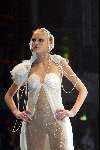 Amsterdam 29 november 2002
Modeshow orange babies in passagiers terminal
Yfke Sturm