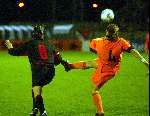 Eindhoven, 22 november 2003
Interland damesvoetbal Nederlnad-Belgie, eindstand 3-0
(4) Annemieke Griffioen