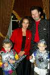 Kaatsheuvel 7 november 2003
premiere doornroosje in dce efteling
Carel Kraaijenhof met vrouw en kinderen
