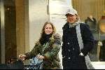 Amsterdam 8 november 2003
Guusje Nederhorst en Chris Zegers wandelend met kinderwagen