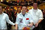 Amsterdam 29 november 2003
Bekende Nederlanders verkopen plastic tassen t.b.v. het aidsfonds.
Jamai