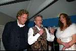 Loosdrecht 28 november 2003
Presentatie  Issue in het witte huis in Loosdrecht
Jan des Bouvrie en zijn zoon jean Marc dochter Nicole en
