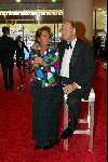 Utrecht 9 november 2003
Premiere Mama Mia in Utrec ht
Joop v d Ende met zijn vrouw met een glaasje Spa