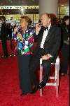 Utrecht 9 november 2003
Premiere Mama Mia in Utrec ht
Joop v d Ende met zijn vrouw met een glaasje Spa