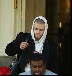 Amsterdam 28 november 2003
Justin Timberlake vertrekt met 2 bussen vanaf het Amstel Hotel naar concert in Arnhem