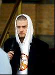 Amsterdam 28 november 2003
Justin Timberlake vertrekt met 2 bussen vanaf het Amstel Hotel naar concert in Arnhem