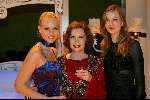 Gouda  17 november 2003
Premiere hemelbed 
Liesbeth List met dochter (Links)