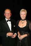 Utrecht 9 november 2003
Premiere Mama Mia in Utrec ht
Maria v d Hoeven met man en een glaasje champagne