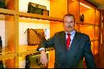 Amsterdam 13 november 2003
Winkel Louis Vuitton 1 jarig bestaan
Patick Louis Vuitton