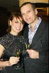 Waalwijk 14 november 2003
modeshow addy v d krommenacker in waalwijk
Pernilla la Lau met vriend met een glaasje champagne