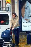 Amsterdam 7 november 2003
Prinses Marilene en Prinses Anna lopen naar school met kinderwagen met Prins lucas daarin