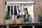 Vinkeveen 9 november 2003
Rachel Hazes en haar vader aan het verhuizen op buitenborgh