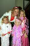 Kaatsheuvel 7 november 2003
Premiere doornroosje in dce efteling
k3 met dochter rosanna lima en  romy borsato