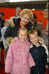 Amsterdam 16 november 2003
Premiere Pipo de clown in het pathe arena theater
Vrouw van Ron Boszhard met hun kinderen
