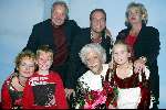 Kaatsheuvel 7 november 2003
Premiere doornroosje in de efteling
Ron Boszhard met Carlo Boszhard en dochtertje en ouders