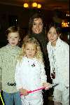 Kaatsheuvel 7 november 2003
premiere doornroosje in dce efteling
Rosanna Lima met kinderen